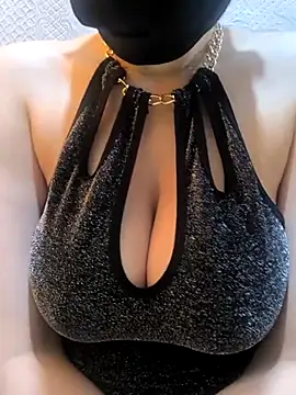 Snapshot of Lolytta chatting on 10/28/25, 11:58 Lolytta online show from 10/28/25, 11:58