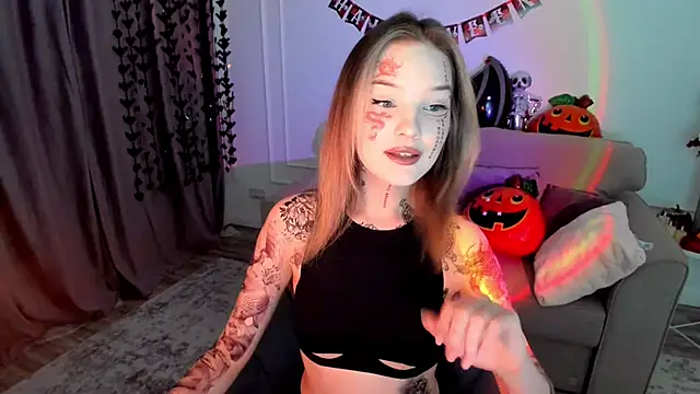 FloweryLove 1 online show from 10/31/25, 12:39