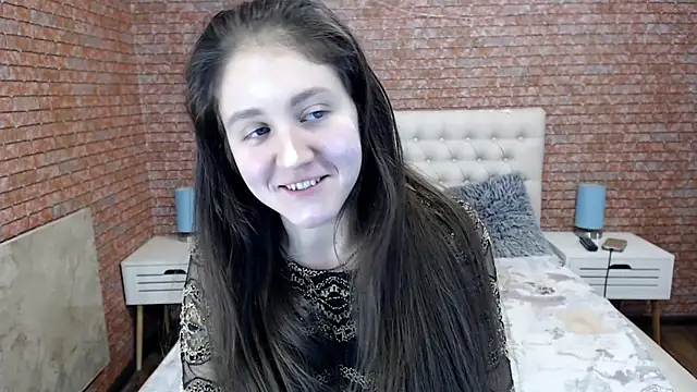 Snapshot of Holliy_Cooper chatting on 01/10/25, 06:09 Holliy Cooper online show from 01/10/25, 06:09