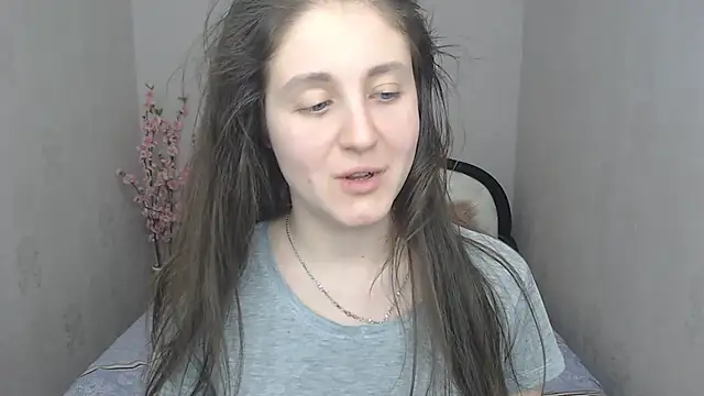 Snapshot of Holliy_Cooper chatting on 02/05/25, 02:48 Holliy Cooper online show from 02/05/25, 02:48