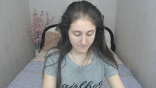 Snapshot of Holliy_Cooper chatting on 02/06/25, 07:24 Holliy Cooper online show from 02/06/25, 07:24