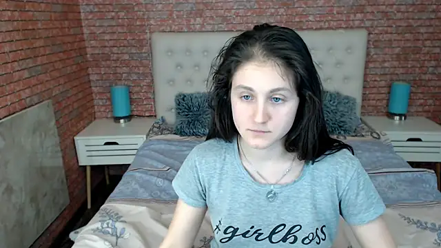 Snapshot of Holliy_Cooper chatting on 02/07/25, 03:19 Holliy Cooper online show from 02/07/25, 03:19