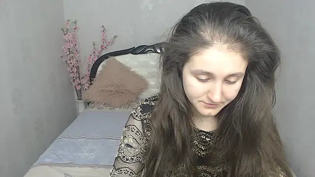 Snapshot of Holliy_Cooper chatting on 03/05/25, 09:38 Holliy Cooper online show from 03/05/25, 09:38
