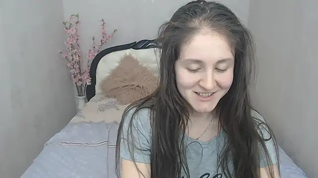 Snapshot of Holliy_Cooper chatting on 03/06/25, 12:41 Holliy Cooper online show from 03/06/25, 12:41