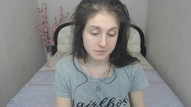 Snapshot of Holliy_Cooper chatting on 03/06/25, 03:45 Holliy Cooper online show from 03/06/25, 03:45
