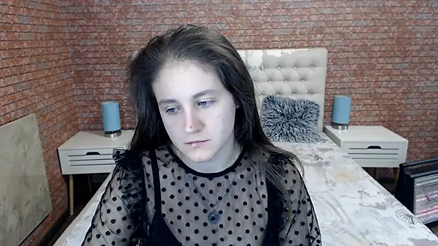 Snapshot of Holliy_Cooper chatting on 10/03/25, 07:27 Holliy Cooper online show from 10/03/25, 07:27