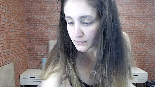 Snapshot of Holliy_Cooper chatting on 10/04/25, 11:41 Holliy Cooper online show from 10/04/25, 11:41
