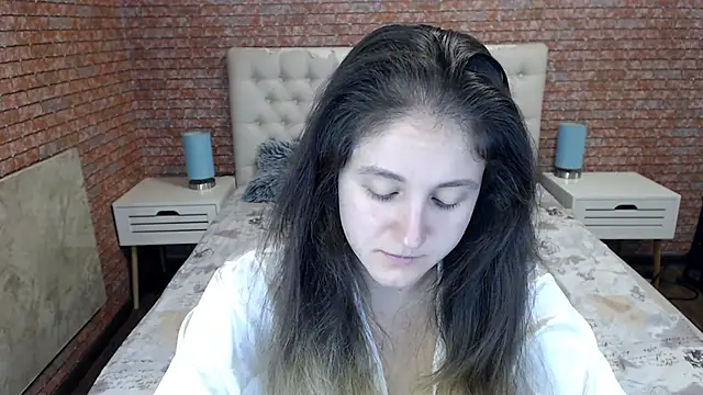 Snapshot of Holliy_Cooper chatting on 10/07/25, 08:00 Holliy Cooper online show from 10/07/25, 08:00