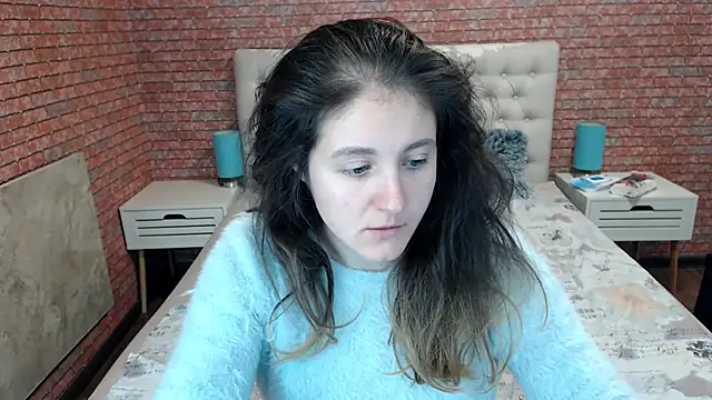 Holliy Cooper online show from 10/17/25, 08:06