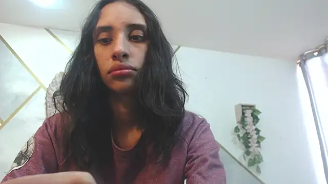 Snapshot of RoxanaCyrano_ chatting on 02/17/25, 06:26 RoxanaCyrano online show from 02/17/25, 06:26