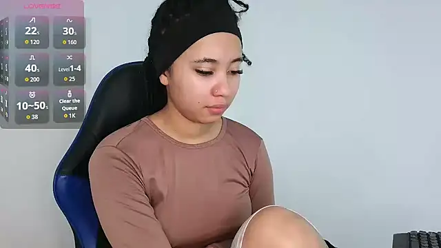 Snapshot of northly chatting on 11/18/25, 01:04 northly online show from 11/18/25, 01:04