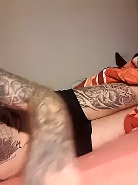 Snapshot of PIercingBoy38 chatting on 01/22/25, 08:51 PIercingBoy38 online show from 01/22/25, 08:51