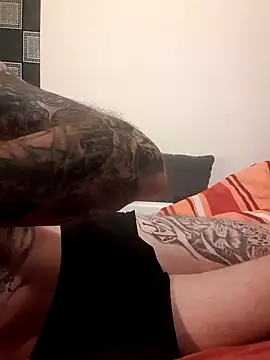 Snapshot of PIercingBoy38 chatting on 01/25/25, 05:18 PIercingBoy38 online show from 01/25/25, 05:18