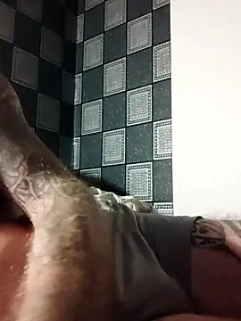 Snapshot of PIercingBoy38 chatting on 09/11/25, 08:42 PIercingBoy38 online show from 09/11/25, 08:42