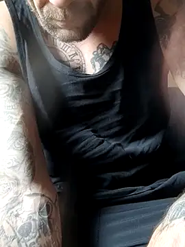 Snapshot of PIercingBoy38 chatting on 10/29/25, 10:39 PIercingBoy38 online show from 10/29/25, 10:39