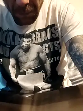 Snapshot of PIercingBoy38 chatting on 10/30/25, 03:35 PIercingBoy38 online show from 10/30/25, 03:35