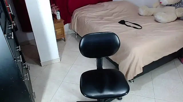 Tiffani Williams online show from 01/29/25, 12:33