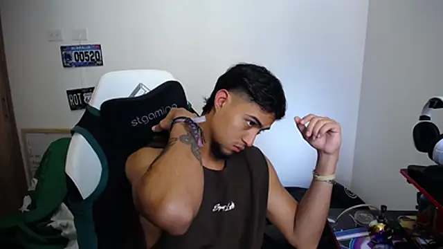 Snapshot of matias_bianco chatting on 11/12/25, 04:18 matias bianco online show from 11/12/25, 04:18