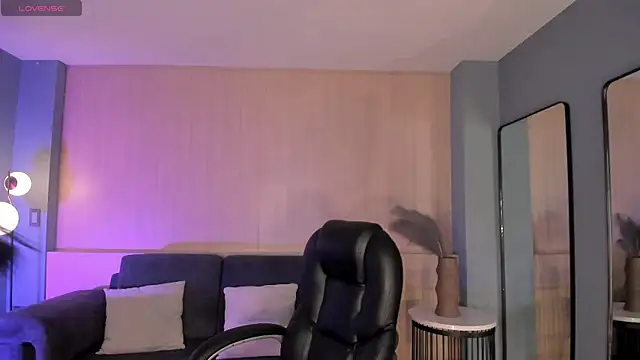 Snapshot of LizzHamilton__ chatting on 09/19/25, 12:50 LizzHamilton online show from 09/19/25, 12:50