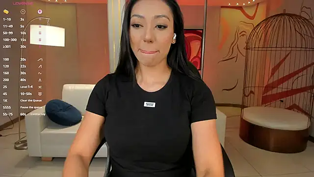 LizzHamilton   online show from 11/14/25, 09:46