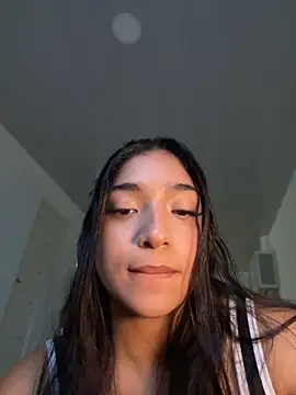 Snapshot of Bellafr chatting on 12/23/24, 11:06 Bellafr online show from 12/23/24, 11:06