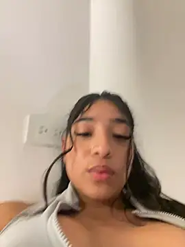 Snapshot of Bellafr chatting on 01/04/25, 11:59 Bellafr online show from 01/04/25, 11:59