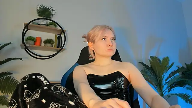 ReiYosimoto online show from 03/08/25, 11:37