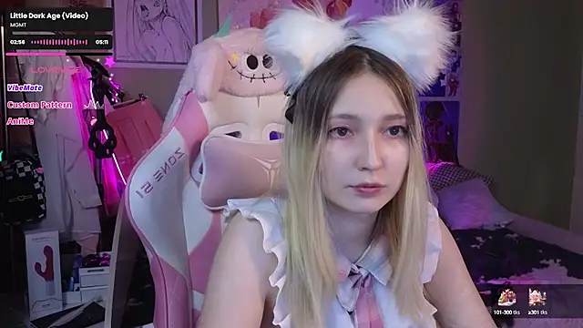 Snapshot of Evie_Ro chatting on 01/09/25, 02:33 Evie Ro online show from 01/09/25, 02:33