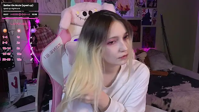 Snapshot of Evie_Ro chatting on 01/10/25, 04:54 Evie Ro online show from 01/10/25, 04:54