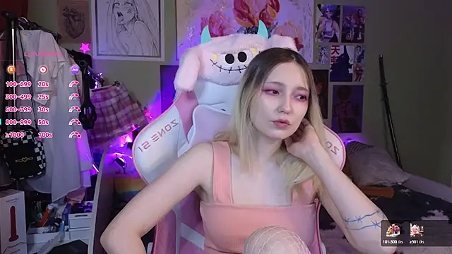 Snapshot of Evie_Ro chatting on 01/10/25, 08:37 Evie Ro online show from 01/10/25, 08:37