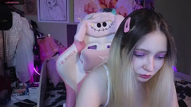 Snapshot of Evie_Ro chatting on 02/02/25, 11:11 Evie Ro online show from 02/02/25, 11:11