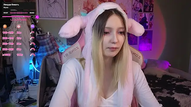 Snapshot of Evie_Ro chatting on 02/03/25, 08:13 Evie Ro online show from 02/03/25, 08:13