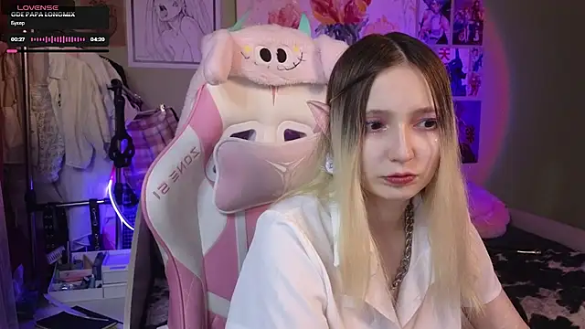 Snapshot of Evie_Ro chatting on 02/08/25, 12:28 Evie Ro online show from 02/08/25, 12:28