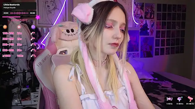 Snapshot of Evie_Ro chatting on 03/19/25, 11:03 Evie Ro online show from 03/19/25, 11:03