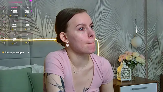 Snapshot of AmaliaBell chatting on 09/22/25, 01:02 AmaliaBell online show from 09/22/25, 01:02