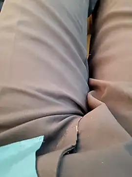 u wan me online show from 10/15/25, 04:12