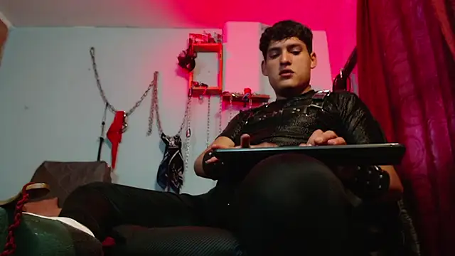 Snapshot of dom2travelersss chatting on 12/02/25, 09:10 dom2travelersss online show from 12/02/25, 09:10