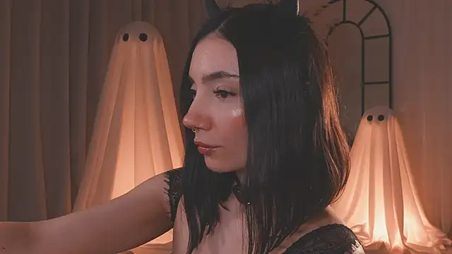 Snapshot of AmyArmstrong chatting on 10/12/25, 12:53 AmyArmstrong online show from 10/12/25, 12:53