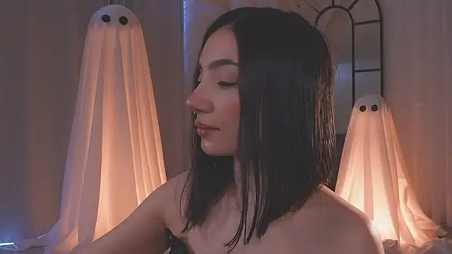 Snapshot of AmyArmstrong chatting on 10/19/25, 02:18 AmyArmstrong online show from 10/19/25, 02:18