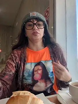 Snapshot of xgabyenlalunax chatting on 11/19/25, 02:28 xgabyenlalunax online show from 11/19/25, 02:28