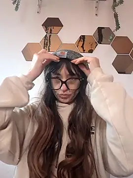 Snapshot of xgabyenlalunax chatting on 11/28/25, 04:42 xgabyenlalunax online show from 11/28/25, 04:42