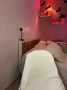 DaniDusan  online show from 10/17/25, 12:36