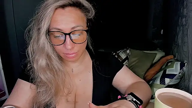 Snapshot of CumOnMy_Tits chatting on 11/12/25, 12:55 CumOnMy Tits online show from 11/12/25, 12:55