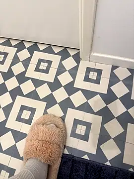 whose17 online show from 11/21/25, 01:26