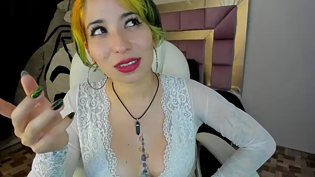 Snapshot of Laughing_Naty chatting on 12/04/24, 07:50 Laughing Naty online show from 12/04/24, 07:50