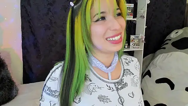 Snapshot of Laughing_Naty chatting on 02/18/25, 03:21 Laughing Naty online show from 02/18/25, 03:21
