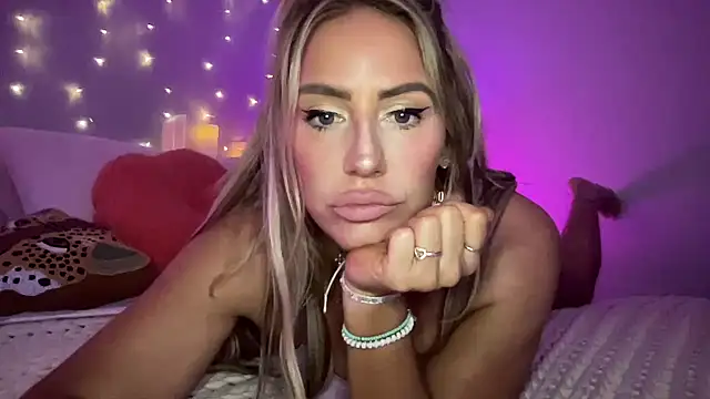 Snapshot of Fitnessbabe69 chatting on 01/05/25, 09:59 Fitnessbabe69 online show from 01/05/25, 09:59