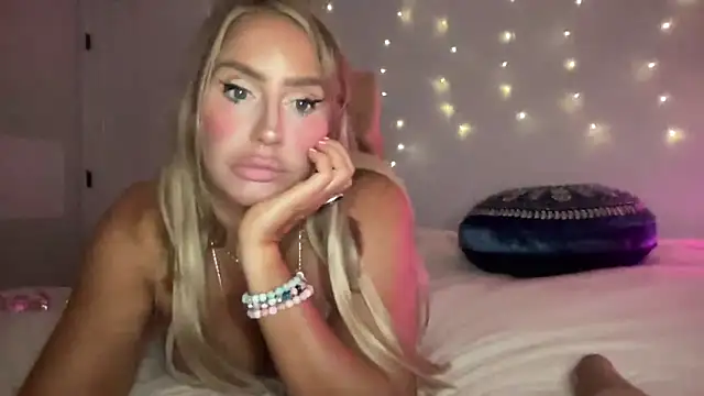 Snapshot of Fitnessbabe69 chatting on 10/05/25, 07:07 Fitnessbabe69 online show from 10/05/25, 07:07
